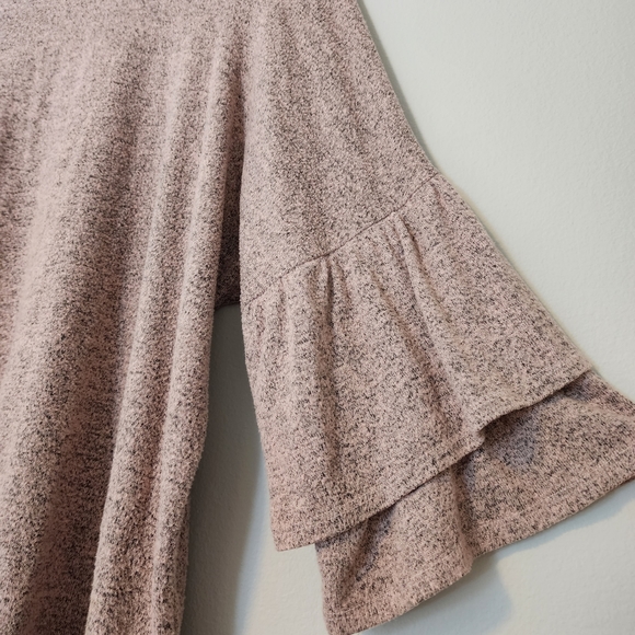 A. Byer Heather Blush color 3/4 length bell sleeve top Size Large - Picture 4 of 8